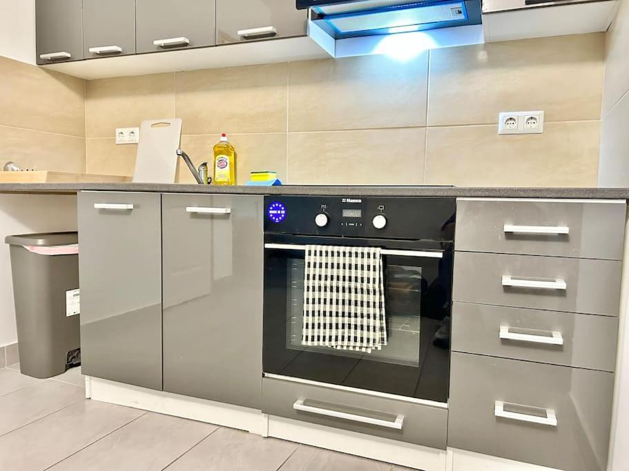 Stylish Schonbrunn Apartments - Free Underground Parking Vienne Extérieur photo